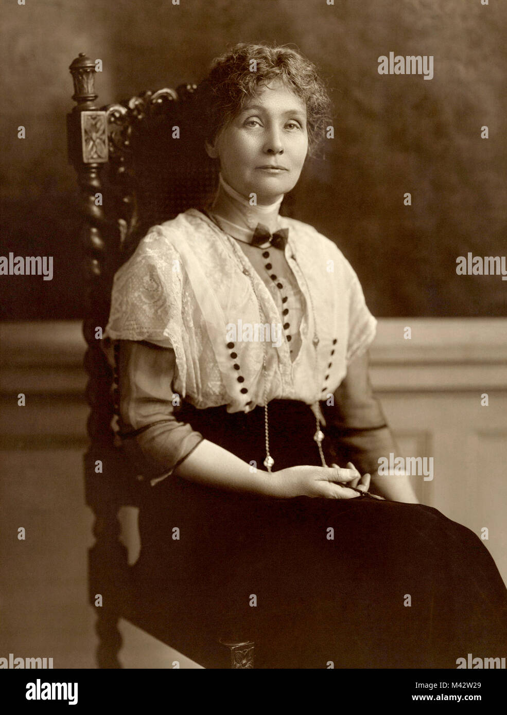 Emmeline Pankhurst (1858 - 1928) activiste politique britannique et leader du mouvement des suffragettes britanniques qui ont aidé les femmes obtiennent le droit de vote Banque D'Images