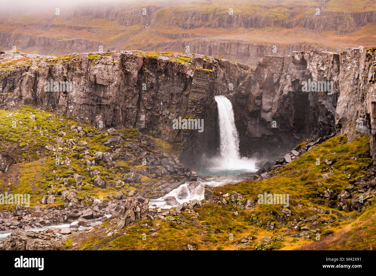 Au sud-ouest de l'Islande avec cascade, Hofn, Islande Banque D'Images