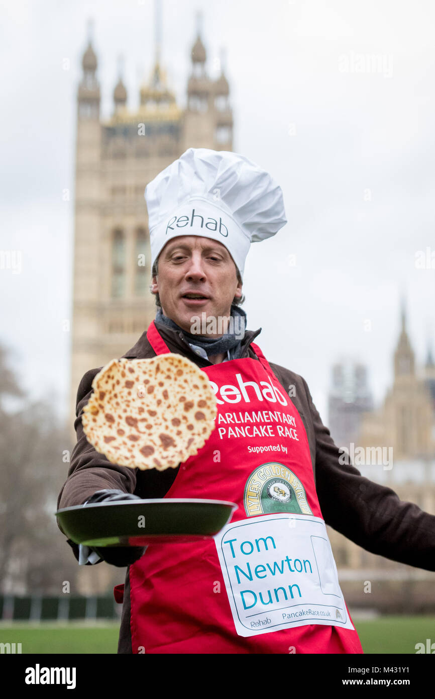 Londres, Royaume-Uni. Feb 13, 2018. Des députés, des Lords et des médias de l'assister à la 21e édition de la course de crêpes parlementaire Rehab au Victoria Tower Gardens à Westminster. © Guy Josse/Alamy Live News Banque D'Images