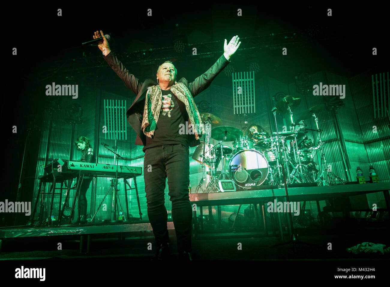 Simple Minds prendre à la scène en Barrlowlands Glasgow .Bac 2007 le 13 février 2018. Premiere le nouvel album studio, marcher entre les mondes. Glasgow Barrowland Ballroom ,:Crédit Photo Martin os (Ecosse) Crédit : Martin Bone/Alamy Live News Banque D'Images