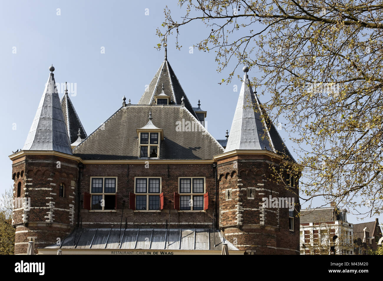 Amsterdam, la Waag (weighhouse) a été construite en 1458 Banque D'Images