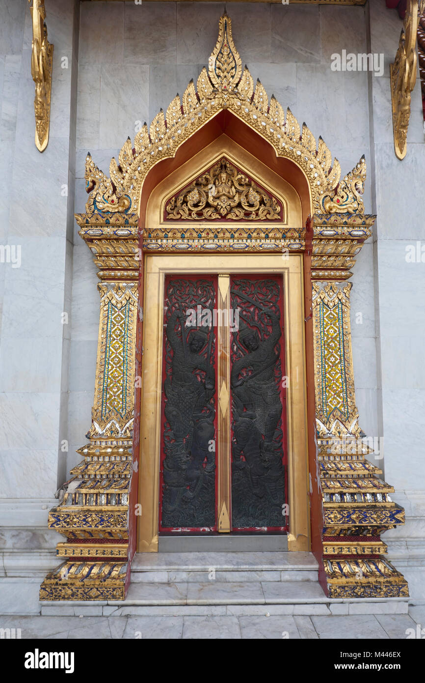 Porte d'or de Wat Benchamabophit,le temple de marbre de Bangkok,Thaïlande, Banque D'Images
