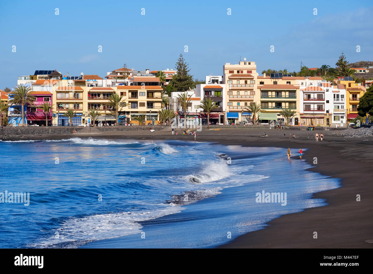 Plage de lave noire avec surf,La Playa,Valle Gran Rey, La Gomera,Canaries, Espagne Banque D'Images