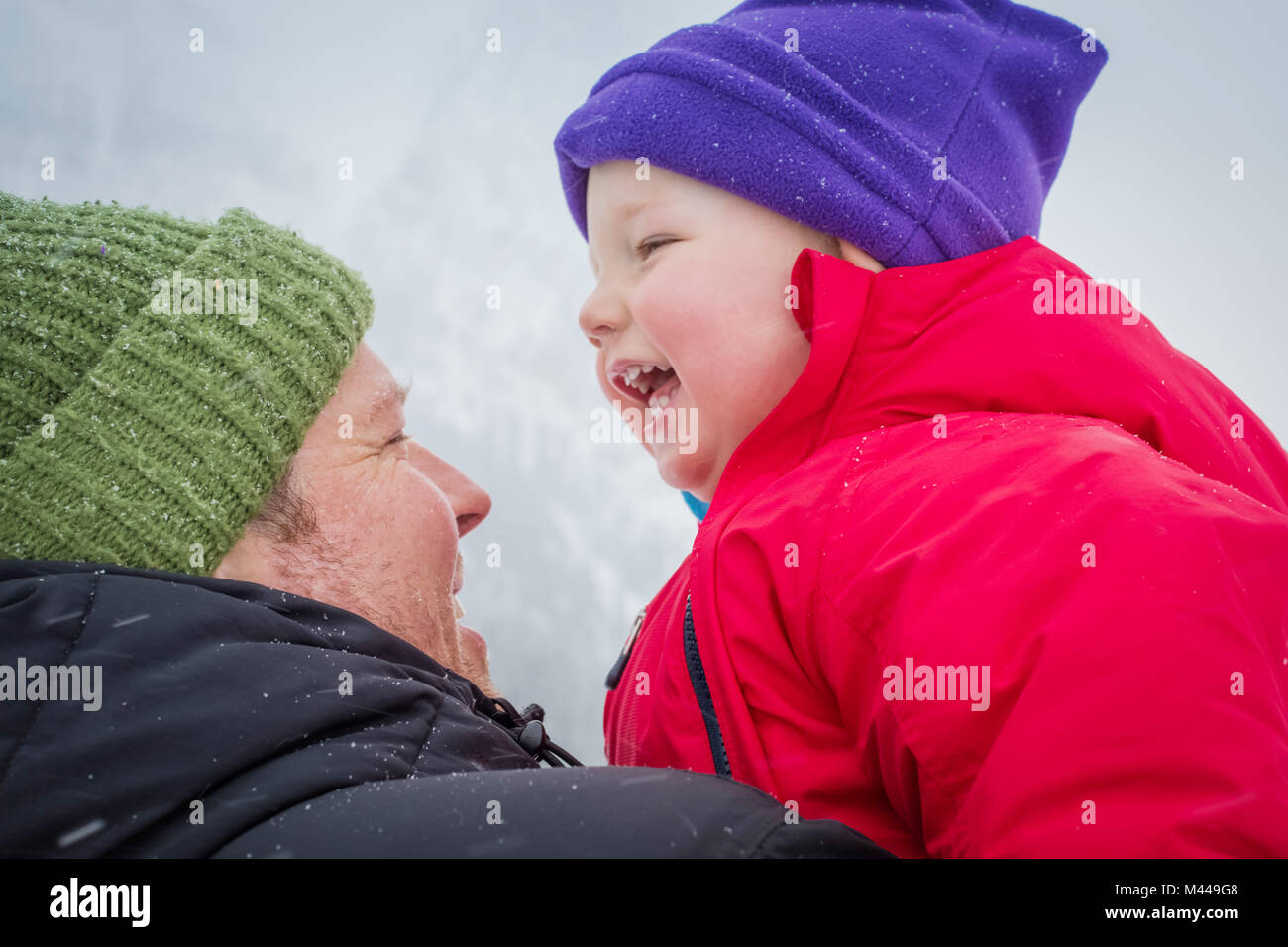 Père et fils en hiver Banque D'Images