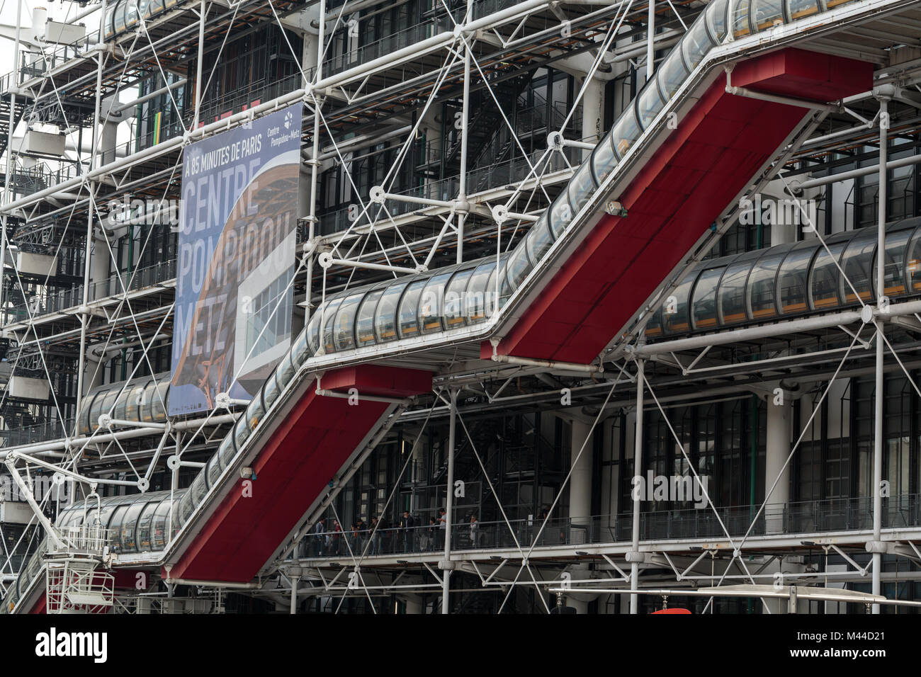 Paris - Centre Georges Pompidou a été conçu dans le style de l'architecture high-tech. Il abrite une bibliothèque, musée moderne d'art nationale et l'IRCAM. Banque D'Images