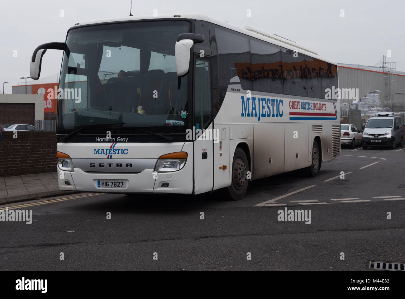 Entraîneurs entraîneur à l'extérieur majestueux Setra Weymouth gare sur le remplacement des rails droits, lors d'une grève du rail Banque D'Images