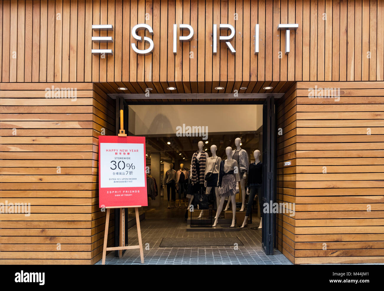 Hong Kong - 11 Février 2018 : Esprit shop à Hong Kong. Esprit est un fabricant de vêtements, chaussures, accessoires, bijoux.. Banque D'Images