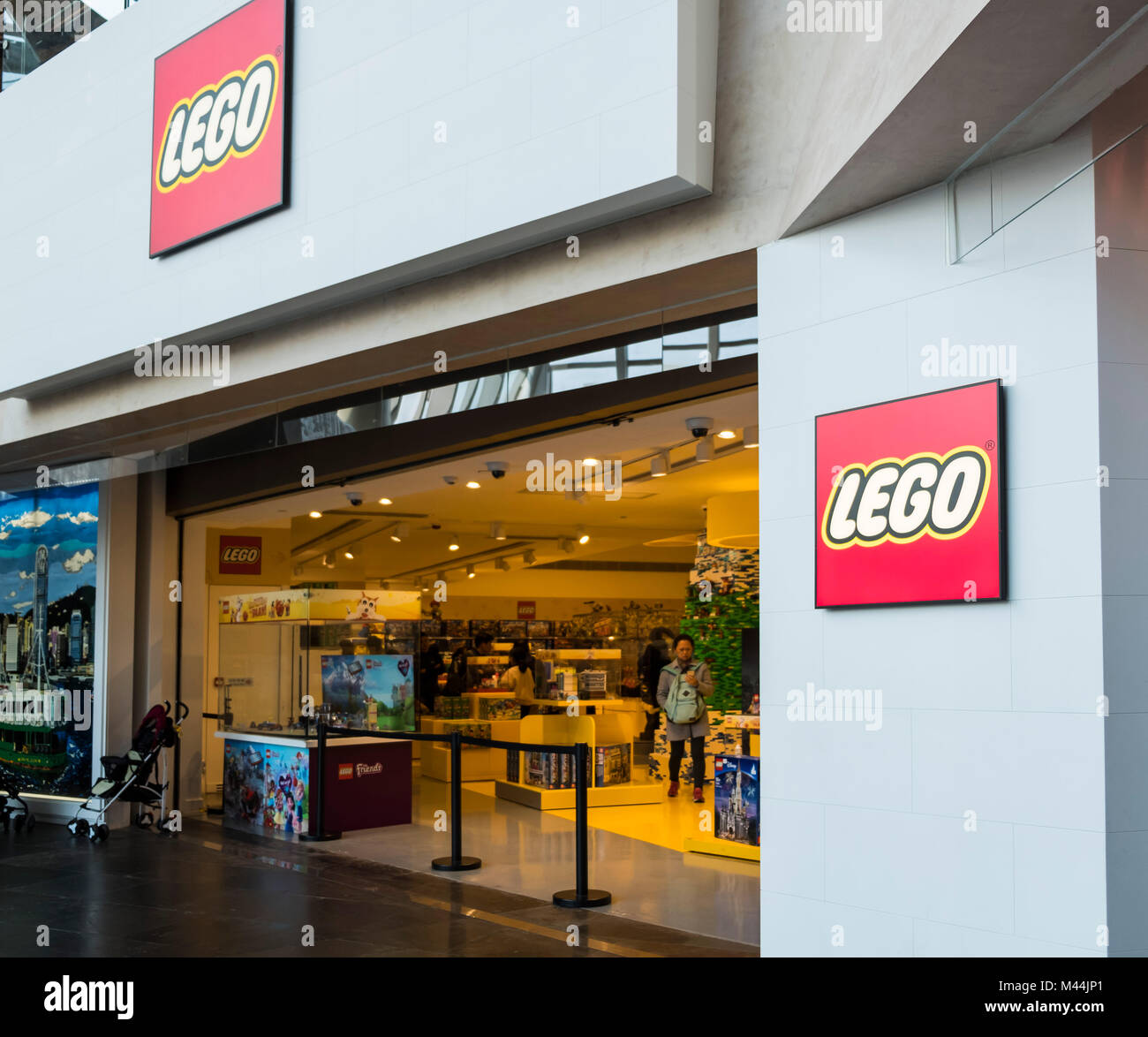 Hong Kong - 11 Février 2018 : Lego shop à Hong Kong. LEGO est une gamme de jouets de construction fabriqués par le groupe Lego. Banque D'Images