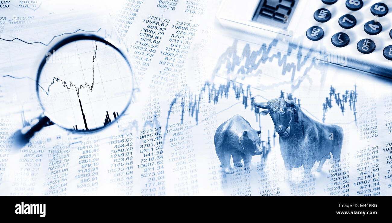 Les cours de la bourse comme une liste et graphique, Bull and Bear, maginifier et calculatrice Banque D'Images
