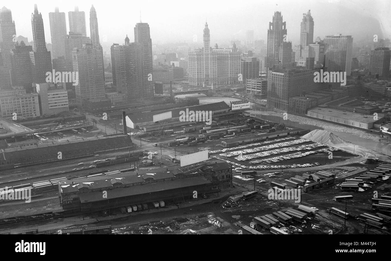 Vue aérienne de Chicago à l'est de Michigan Avenue et au sud de la rivière Chicago, ca. 1958. Banque D'Images