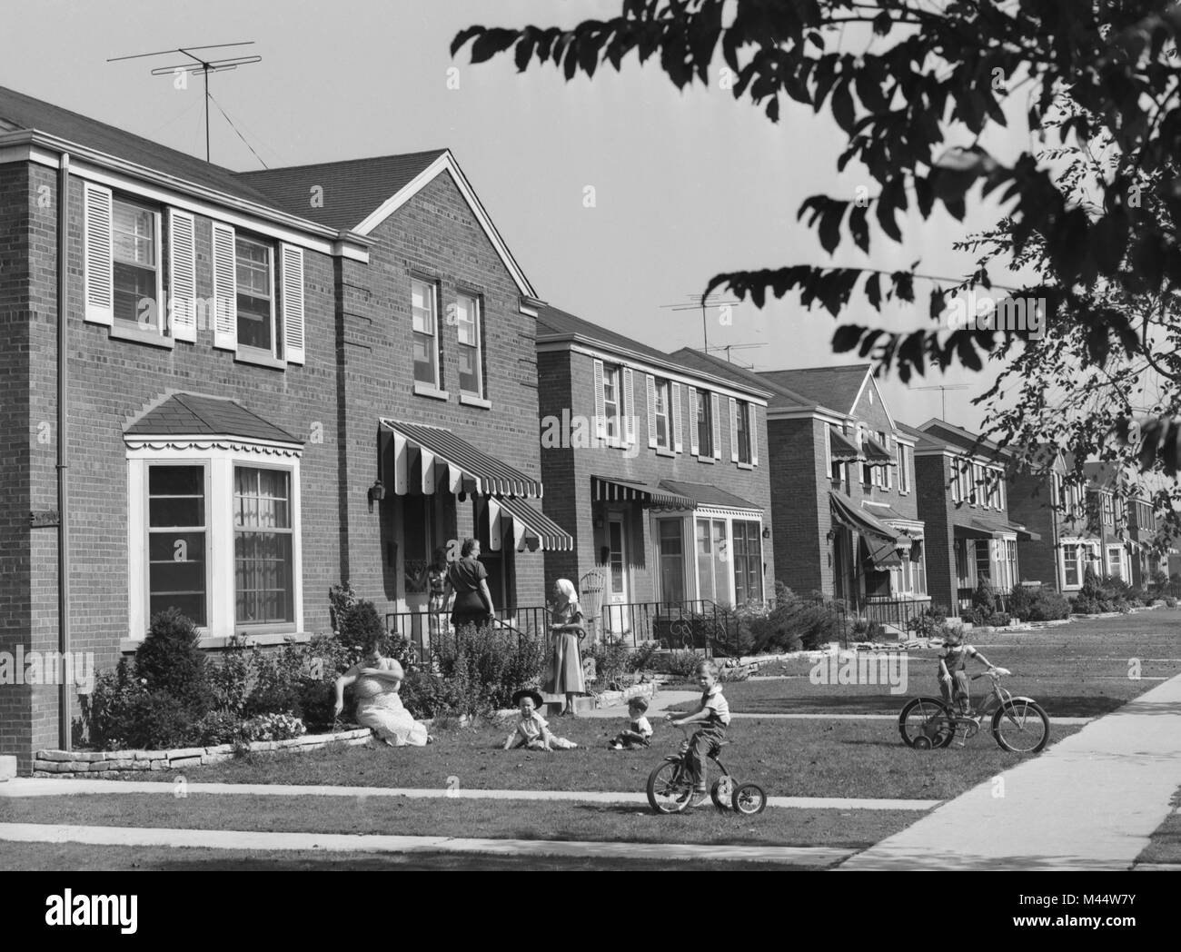 Une scène nationale sur le bloc 5200 de West Van Buren Ave. dans le désormais tous les côté ouest quartier afro-américain de Chicago, Austin ca 1954. Banque D'Images
