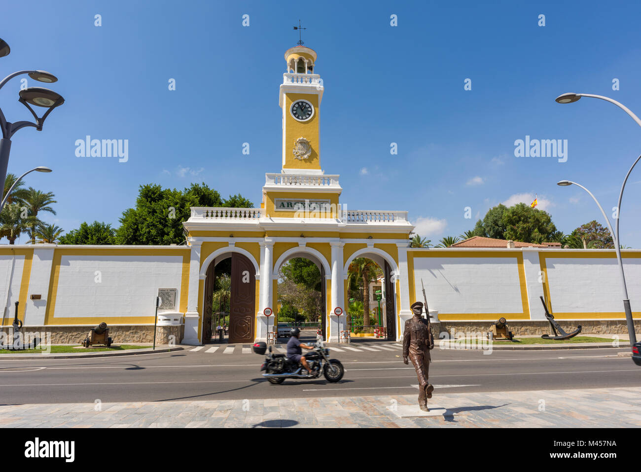 Entrée de la base navale de Carthagène dans la ville de Cartagena, Région de Murcie, Espagne. Banque D'Images