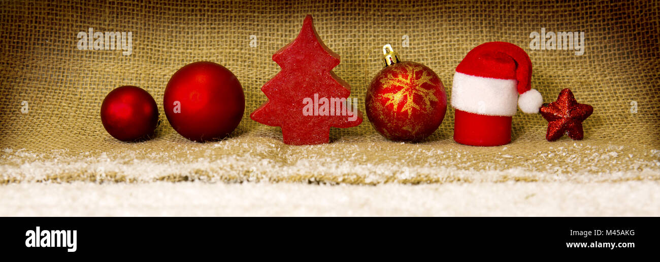 Décoration de Noël rouge et blanc neige isolé . Banque D'Images