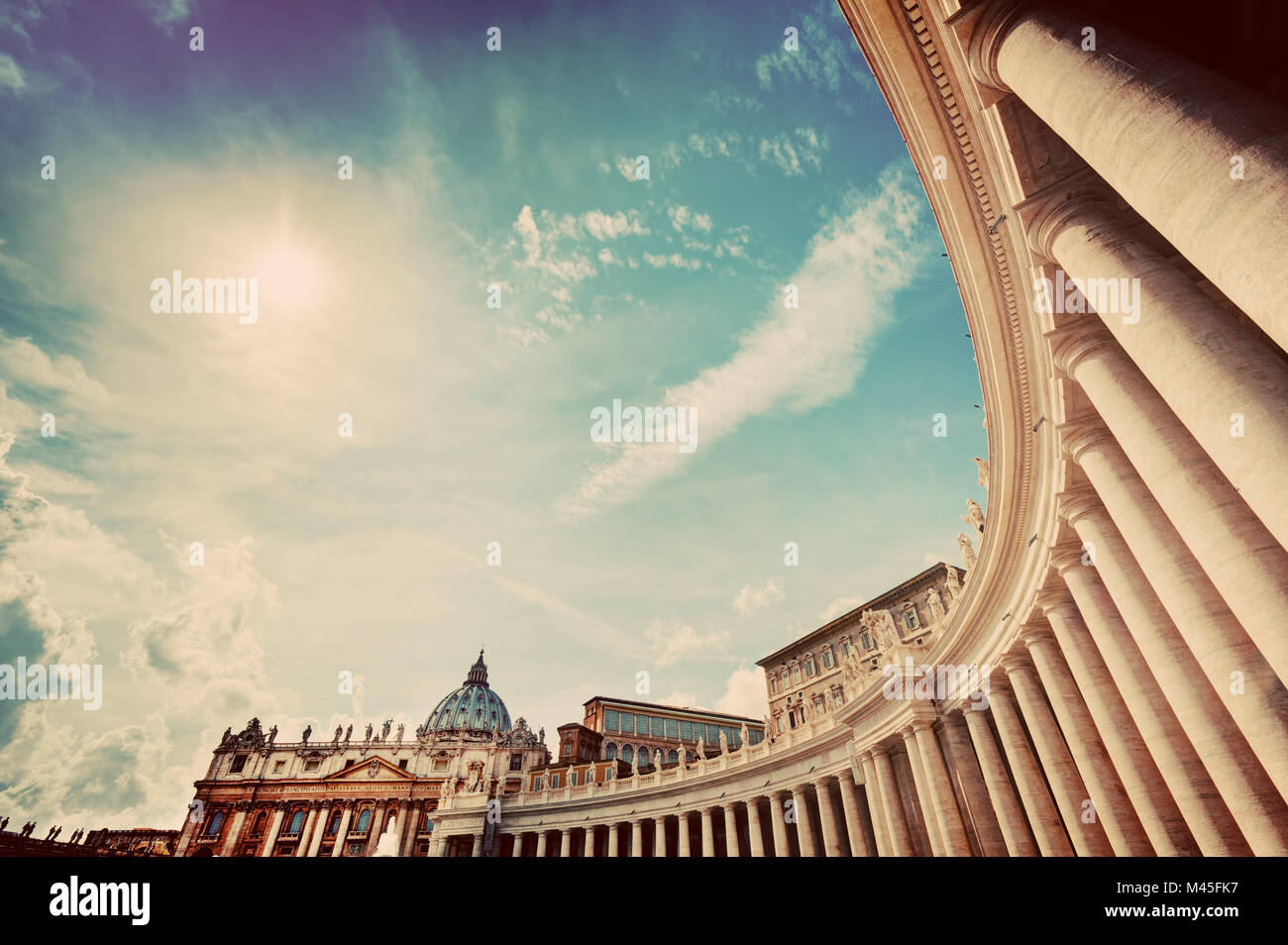 Saint Pierre# 39;s Basilique les colonnades, les colonnes de la Cité du Vatican. Banque D'Images