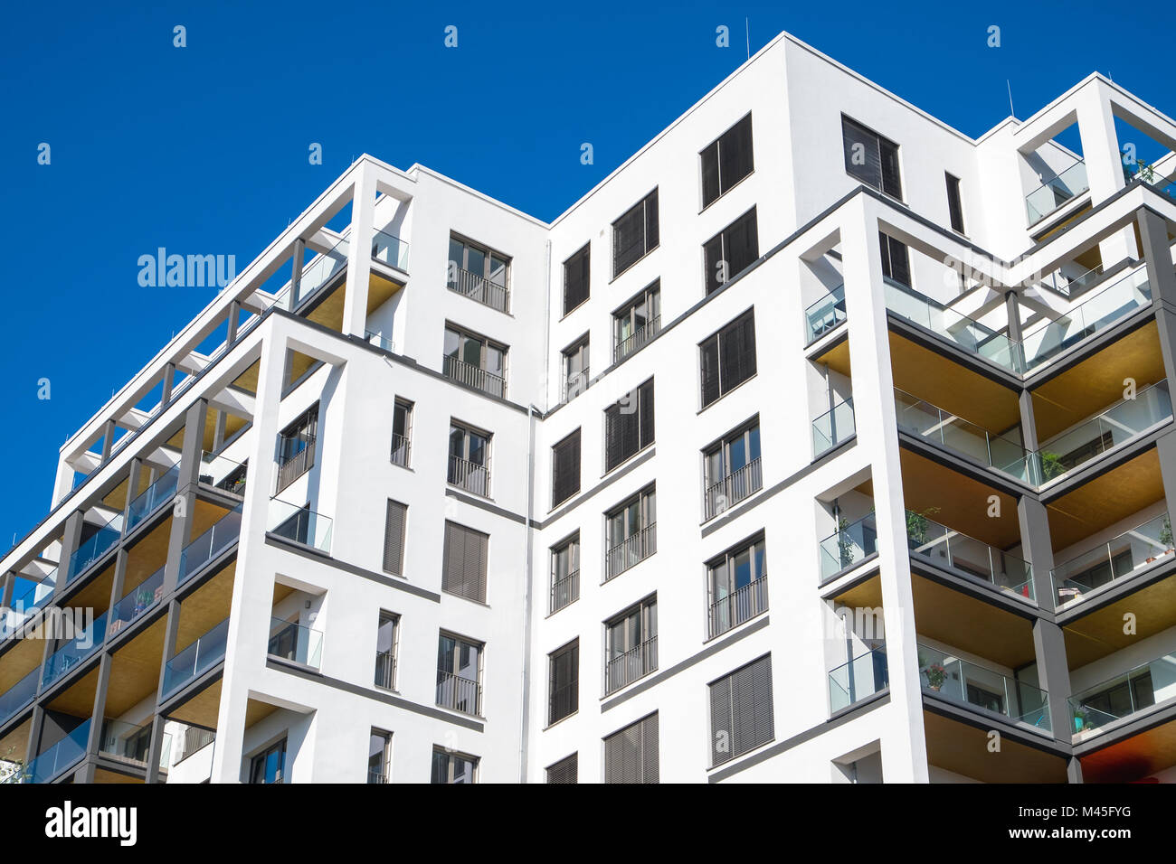 Bloc d'appartements moderne vu à Berlin, Allemagne Banque D'Images