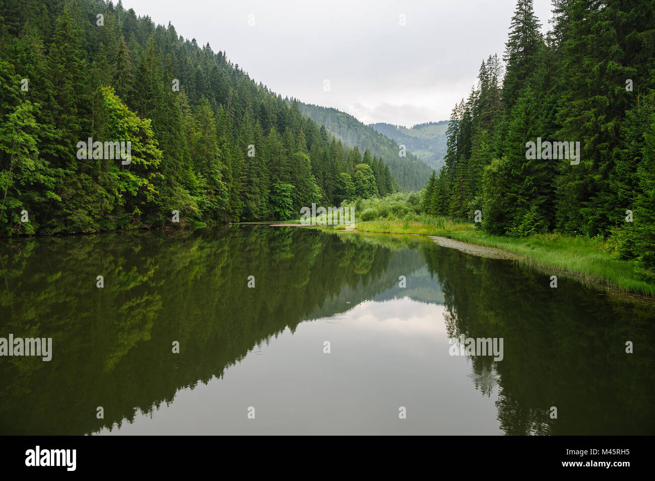 Lacul rosu Banque de photographies et d’images à haute résolution - Alamy