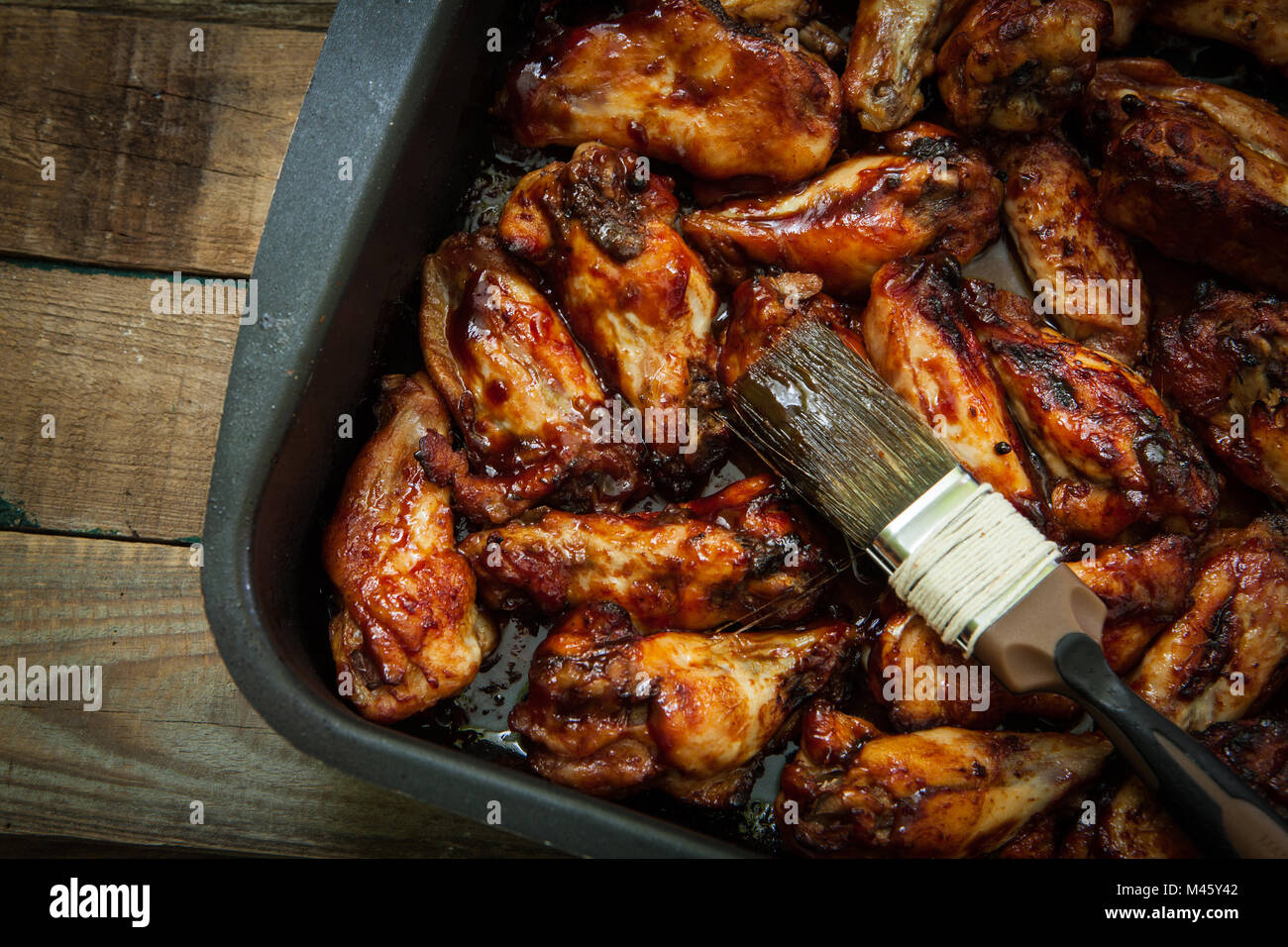 American style sex ailes de poulet avec la sauce barbecue Photo Stock -  Alamy