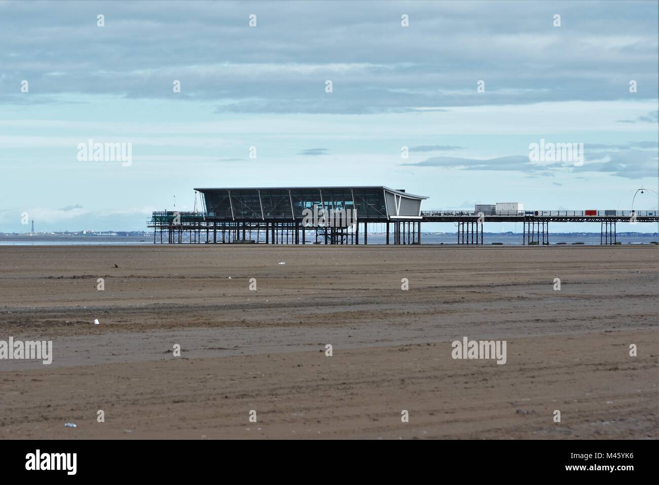 17 septembre 2017 Southport. Jetée de Southport avec l'estuaire de la rivière Ribble derrière elle. Banque D'Images