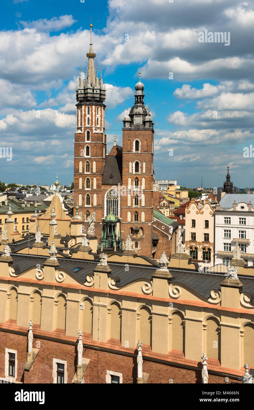 L'église de la Vierge Marie à la place principale, Cracovie, Pologne Banque D'Images