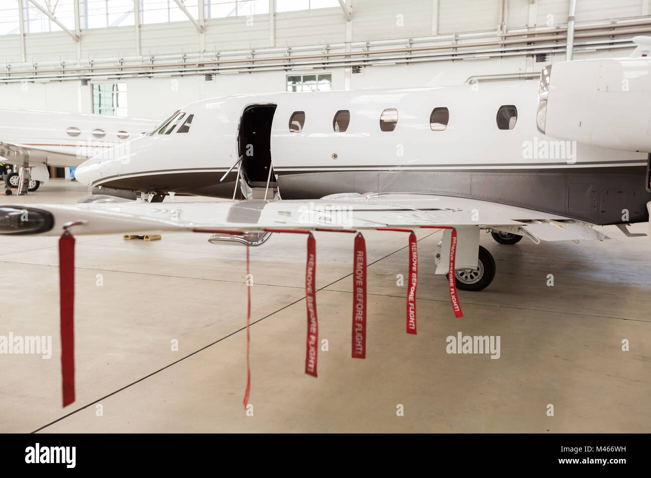 Étiquette 'Remove Before Flight' - Porte-clés Aviation - Rouge/Blanc - Tissu Haute Qualité - Aviamart