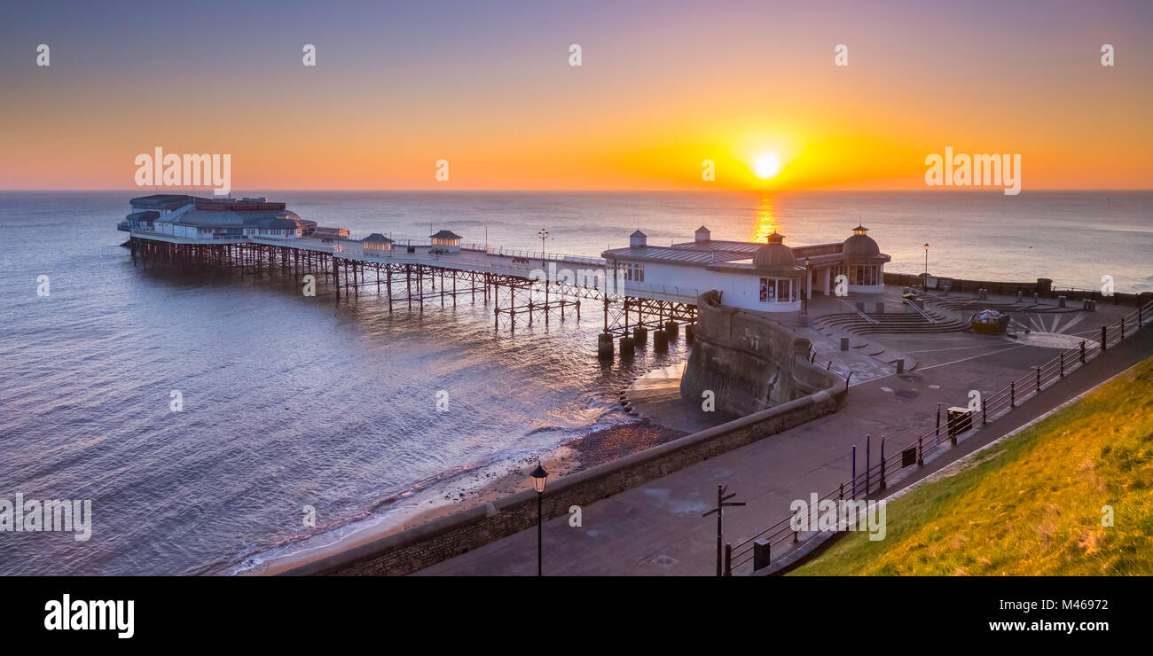 Aube sur jetée de Cromer. Banque D'Images