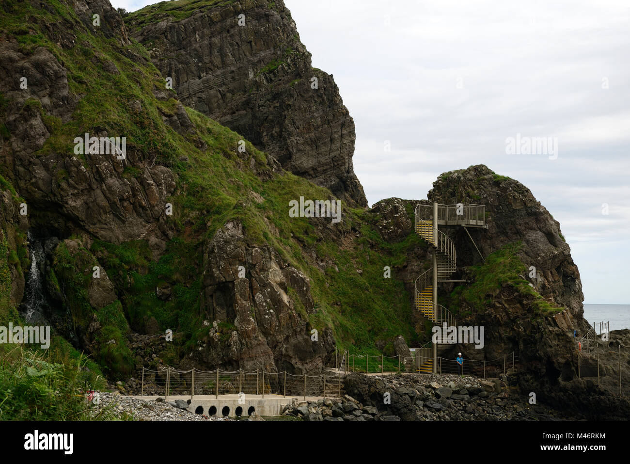 Les Gobbins Chemin falaise,entrée,Escalier,Lookout point de vue spectaculaire falaise,,marche,Metal,Pont,Route côtière de la chaussée des ponts,Islandmagee,C Banque D'Images