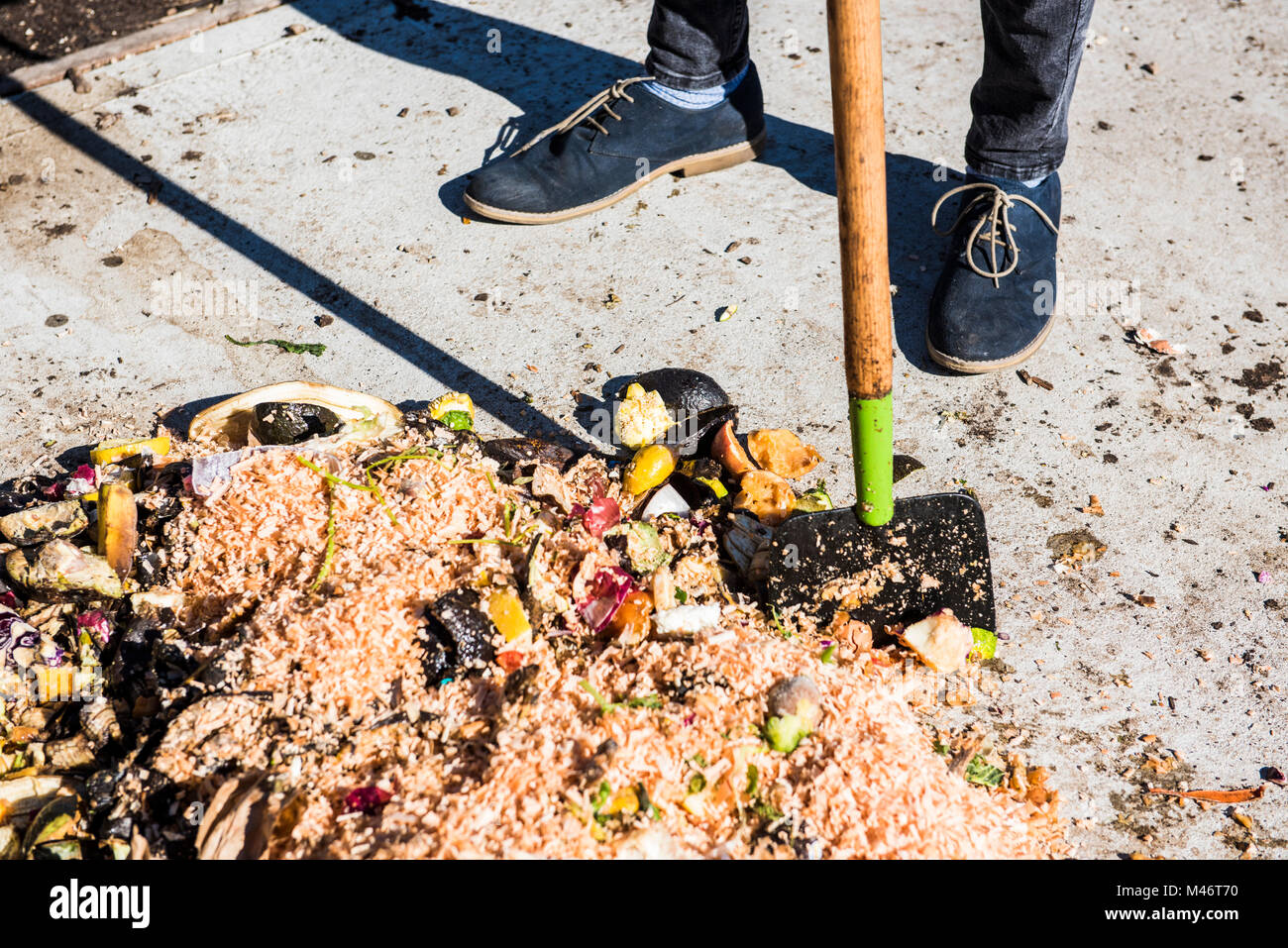 Les déchets de cuisine prêt à être haché avant d'aller dans le composteur. Banque D'Images