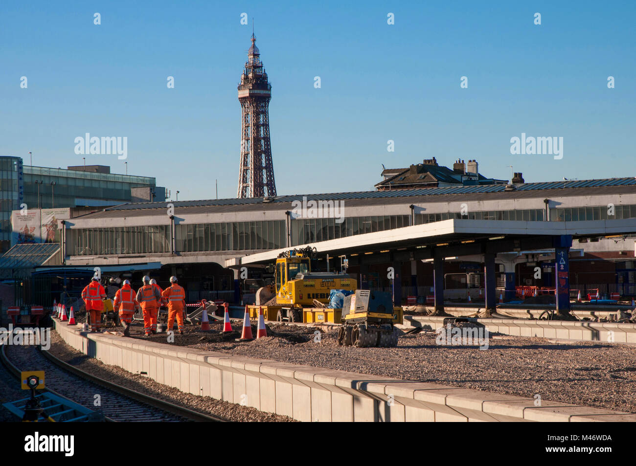 La préparation des plates-formes à Blackpool gare du Nord pour l'électrification de la ligne de Preston Banque D'Images