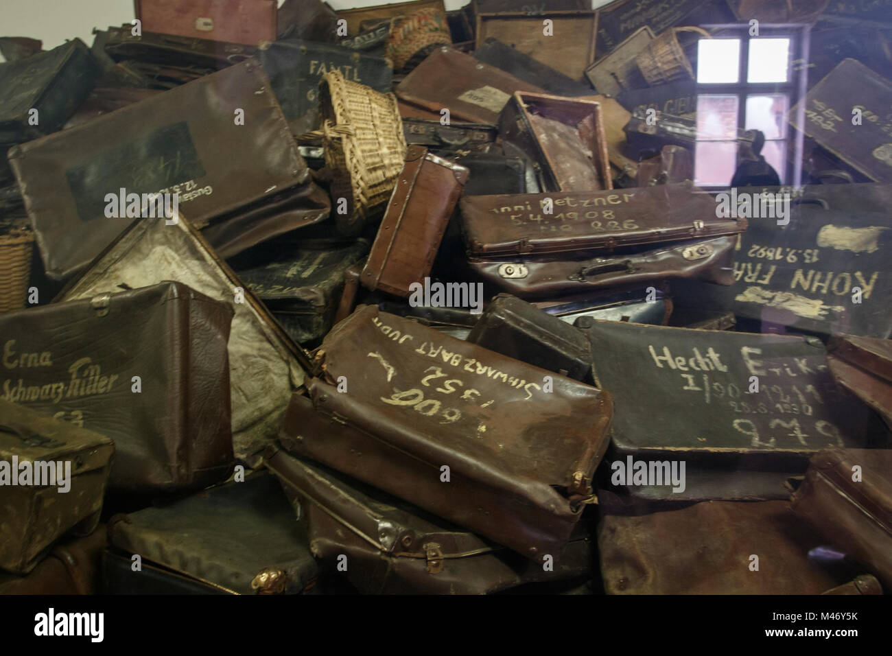 Auschwitz, Malopolskie / Pologne - 04 févr. 2018 : Auschwitz Birkenau, camp de concentration et d'extermination nazis. Sacs de victimes. Banque D'Images