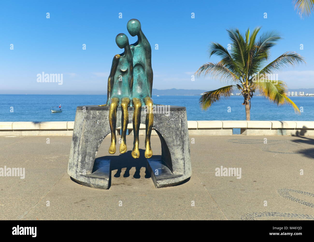'Nostalgie' par Ramiz Barquet artiste mexicain était l'une des premières pièces d'art public mis sur le Malecon Puerto Vallarta, Mexique, en 1984. Banque D'Images