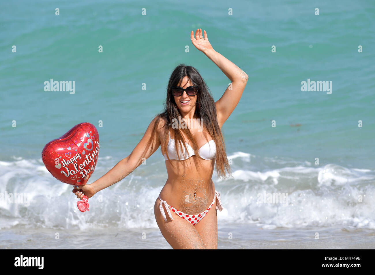 Miami Beach, FL, USA. Feb 14, 2018. (La couverture exclusive) star de  télé-réalité française Secret Story 9 et vainqueur de la fille brune de  l'année 2016 pour Playboy en Italie. Claudia Romani