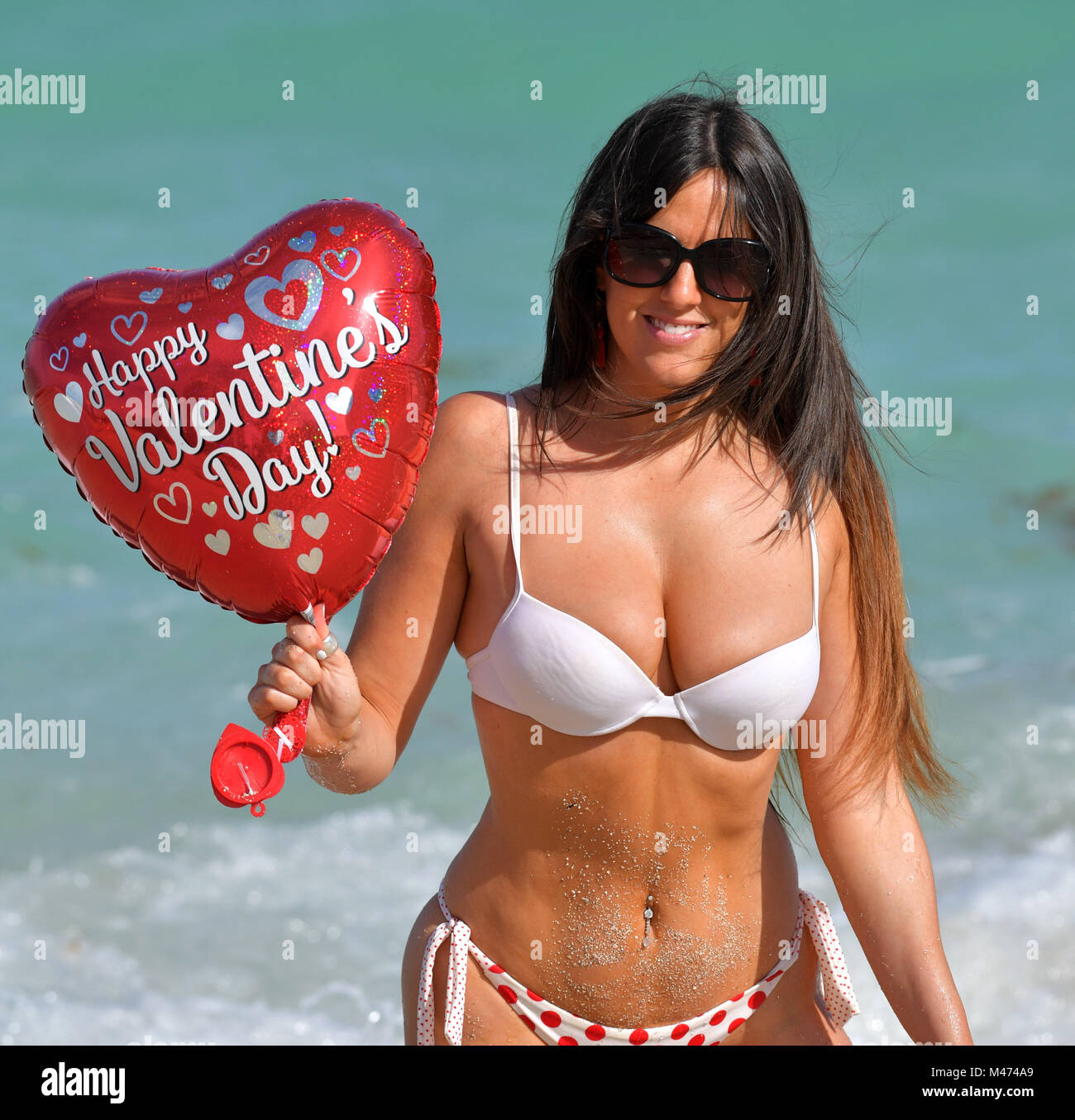 Miami Beach, FL, USA. Feb 14, 2018. (La couverture exclusive) star de  télé-réalité française Secret Story 9 et vainqueur de la fille brune de  l'année 2016 pour Playboy en Italie. Claudia Romani