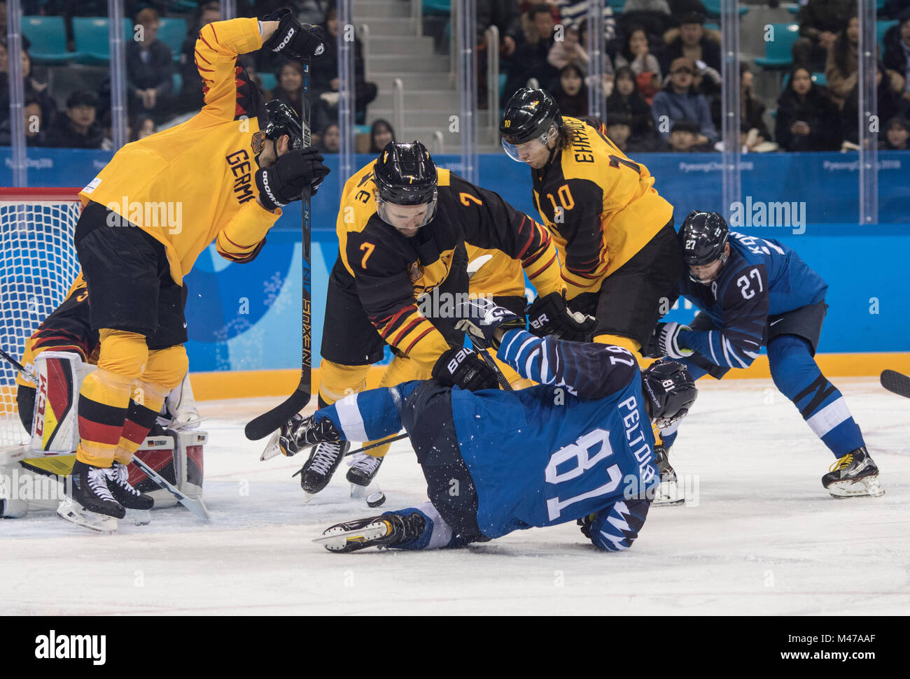 Gangneung, Corée du Sud. Feb 14, 2018. JUKKA PELTOLA de Finlande est poussé à la glace par DARYL BOYLE d'Allemagne pendant le hockey sur glace : Men's Tour préliminaire - Groupe C à Gangneung Hockey Centre au cours de l'occasion des Jeux Olympiques d'hiver de Pyeongchang 2018. Credit : Mark Avery/ZUMA/Alamy Fil Live News Banque D'Images