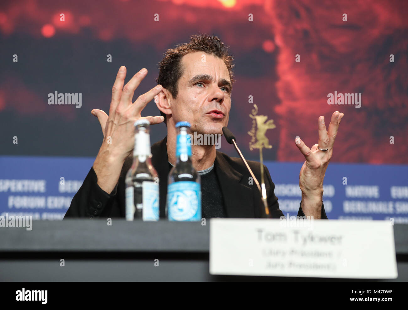 Berlin, Allemagne. Feb 15, 2018. Président du jury de la section compétition du 68e Festival International du Film de Berlin Tom Tykwer assiste à une conférence de presse à Berlin, capitale de l'Allemagne, le 15 février 2018. Credit : Shan Yuqi/Xinhua/Alamy Live News Banque D'Images