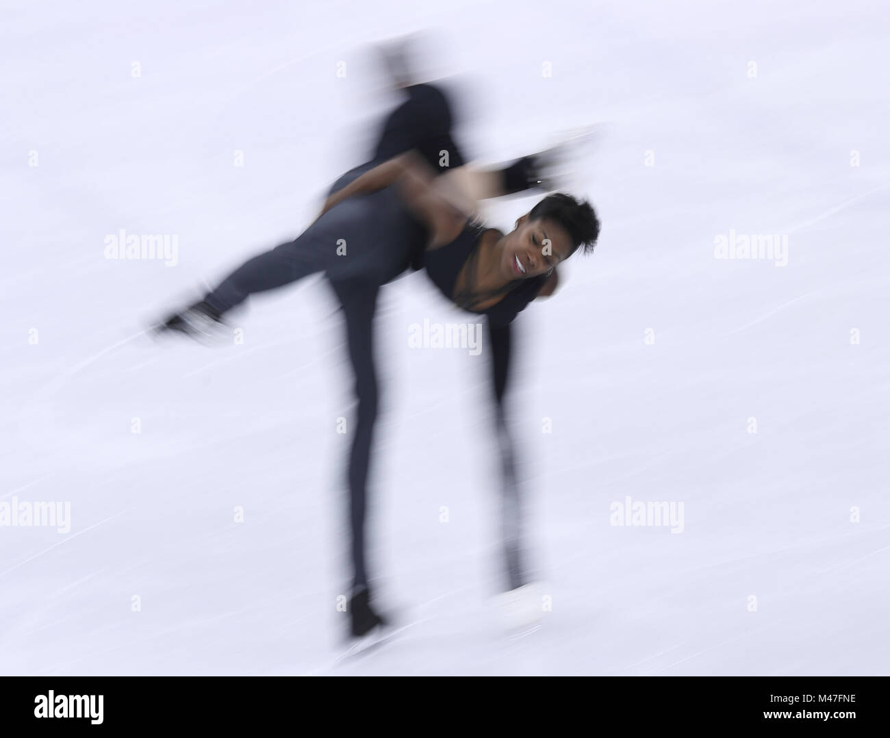 Pyeongchang, Corée du Sud. Feb 15, 2018. Vanessa James (R) et Cipres Morgan, de la France au cours de la compétition de patinage libre du patinage en couple du patinage artistique à l'occasion des Jeux Olympiques d'hiver de PyeongChang 2018, à Gangneung Ice Arena, de Corée du Sud, le 15 février 2018. Credit : Lan Hongguang/Xinhua/Alamy Live News Banque D'Images