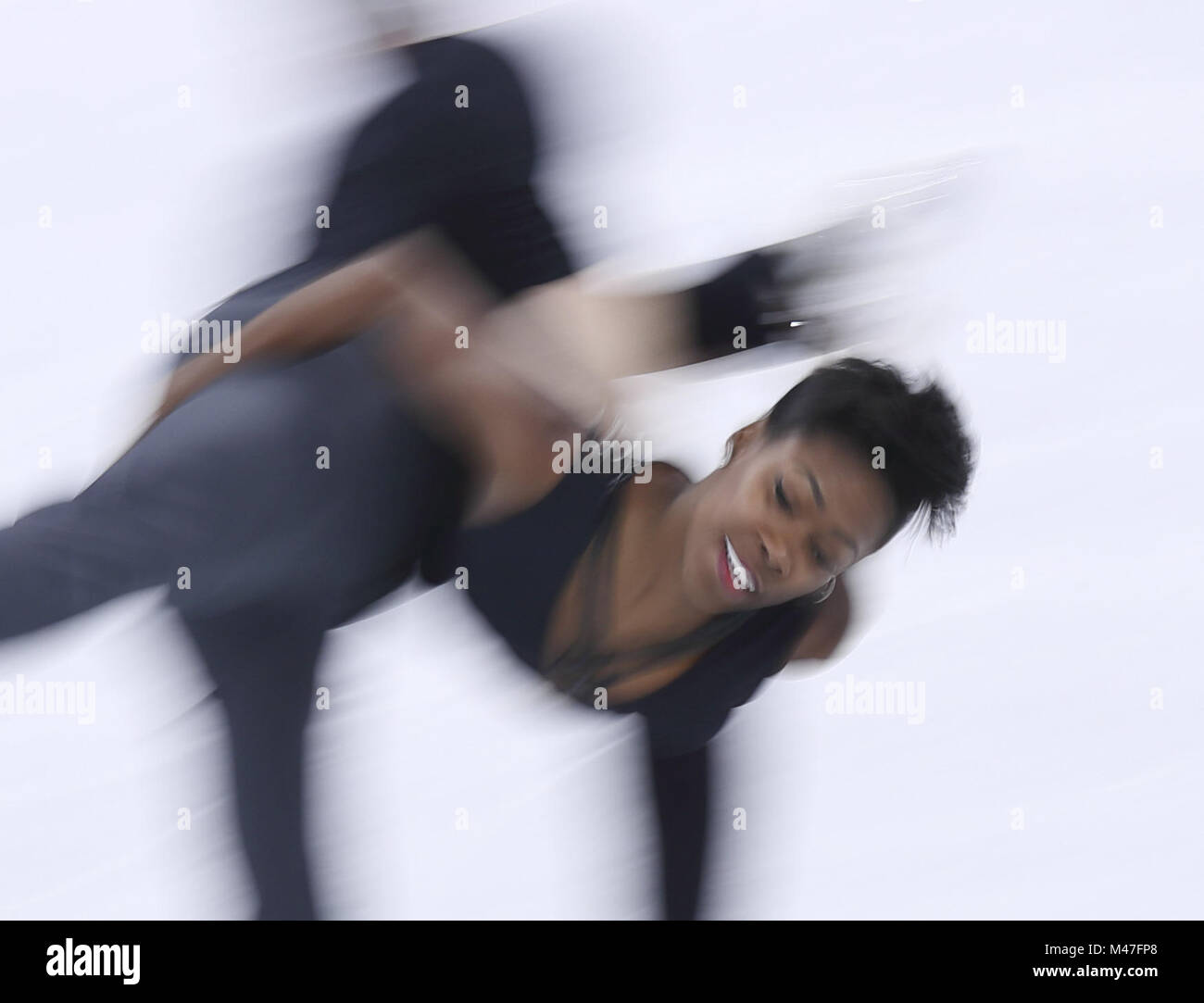 Pyeongchang, Corée du Sud. Feb 15, 2018. Vanessa James (R) et Cipres Morgan, de la France au cours de la compétition de patinage libre du patinage en couple du patinage artistique à l'occasion des Jeux Olympiques d'hiver de PyeongChang 2018, à Gangneung Ice Arena, de Corée du Sud, le 15 février 2018. Credit : Lan Hongguang/Xinhua/Alamy Live News Banque D'Images