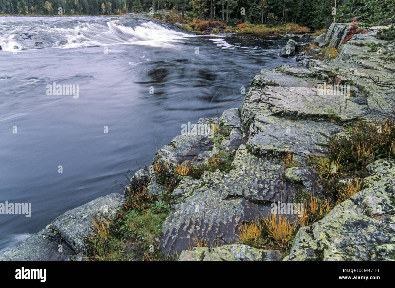 Rapids blancs de l'eau d'Groevlan dans Dalarnas Laen Banque D'Images