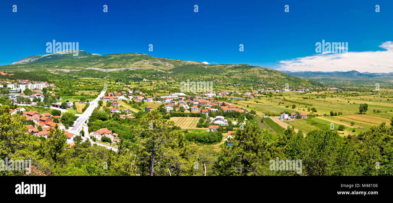Pertovo Polje près de Drnis vue panoramique Banque D'Images