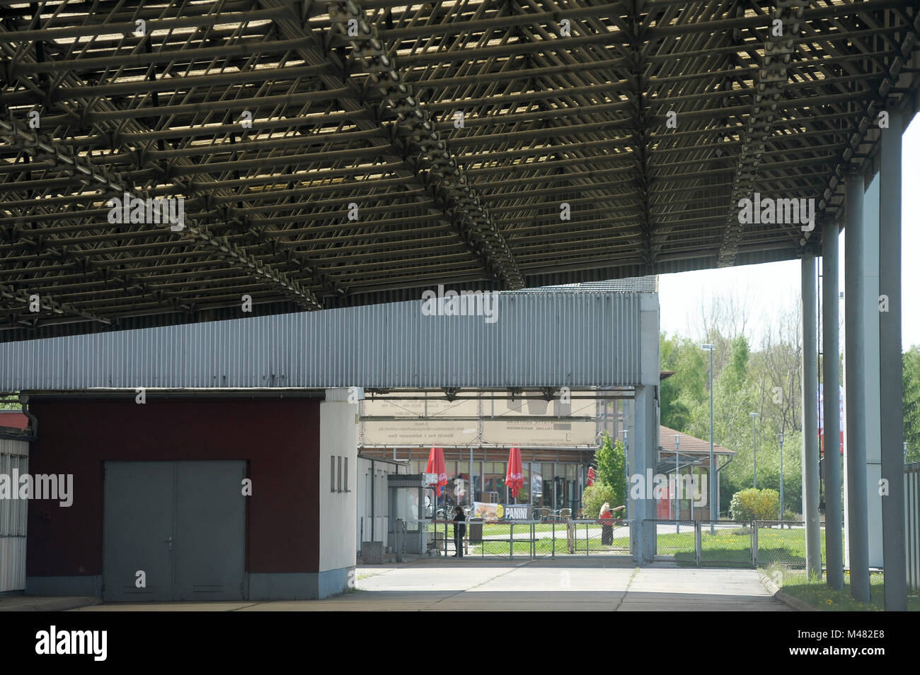 L'ancien point de contrôle et contrôle de passeport kiosques de Grenzubergangsstelle Marienborn GUSt sur côté allemand de l'Est de l'ancienne RDA et l'Allemagne de l'Ouest (Grenzu Banque D'Images