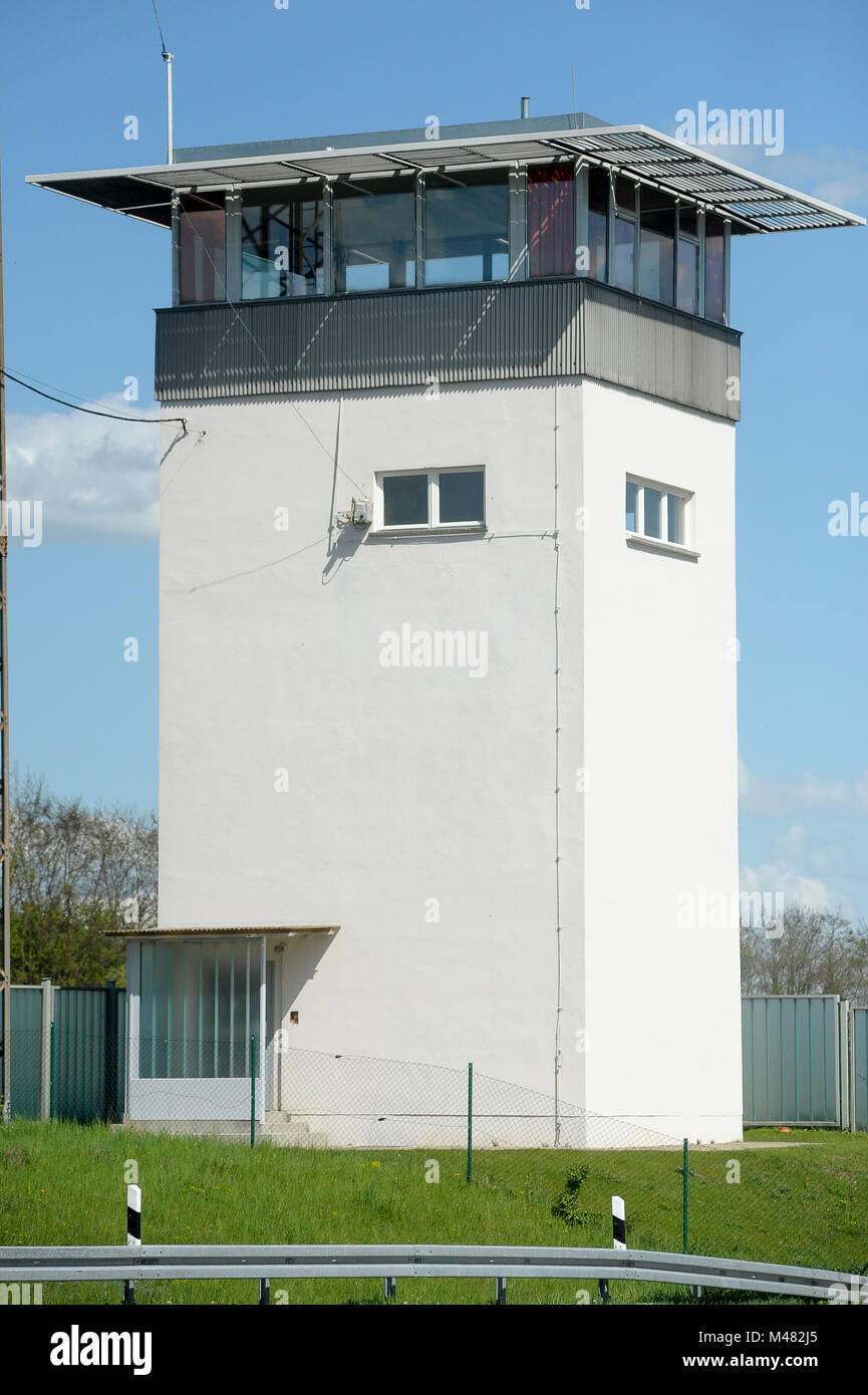 Tour de commande sur l'ancien point de contrôle de l'Grenzubergangsstelle Marienborn GUSt sur côté allemand de l'Est de l'ancienne RDA et l'Allemagne de l'Ouest (Grenzubergang Hel Banque D'Images
