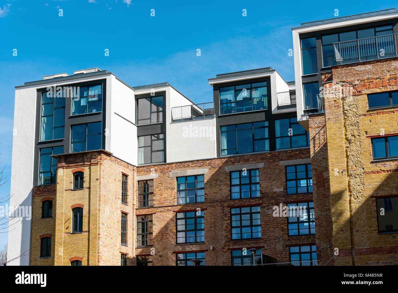 Lofts sur le dessus d'un ancien bâtiment industriel Banque D'Images