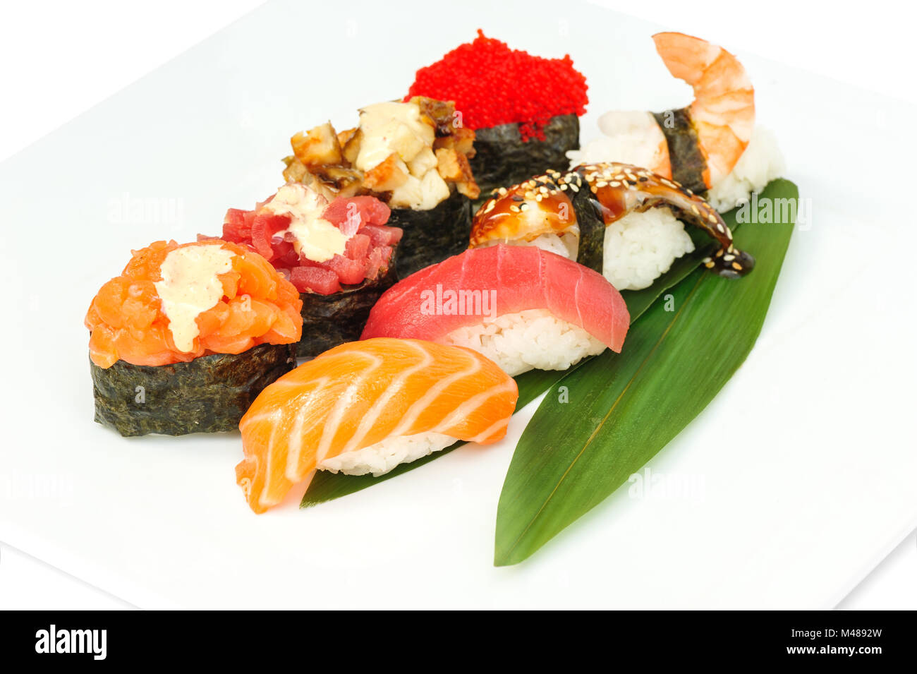 Jeu de rouleaux de sushi isolated on white Banque D'Images