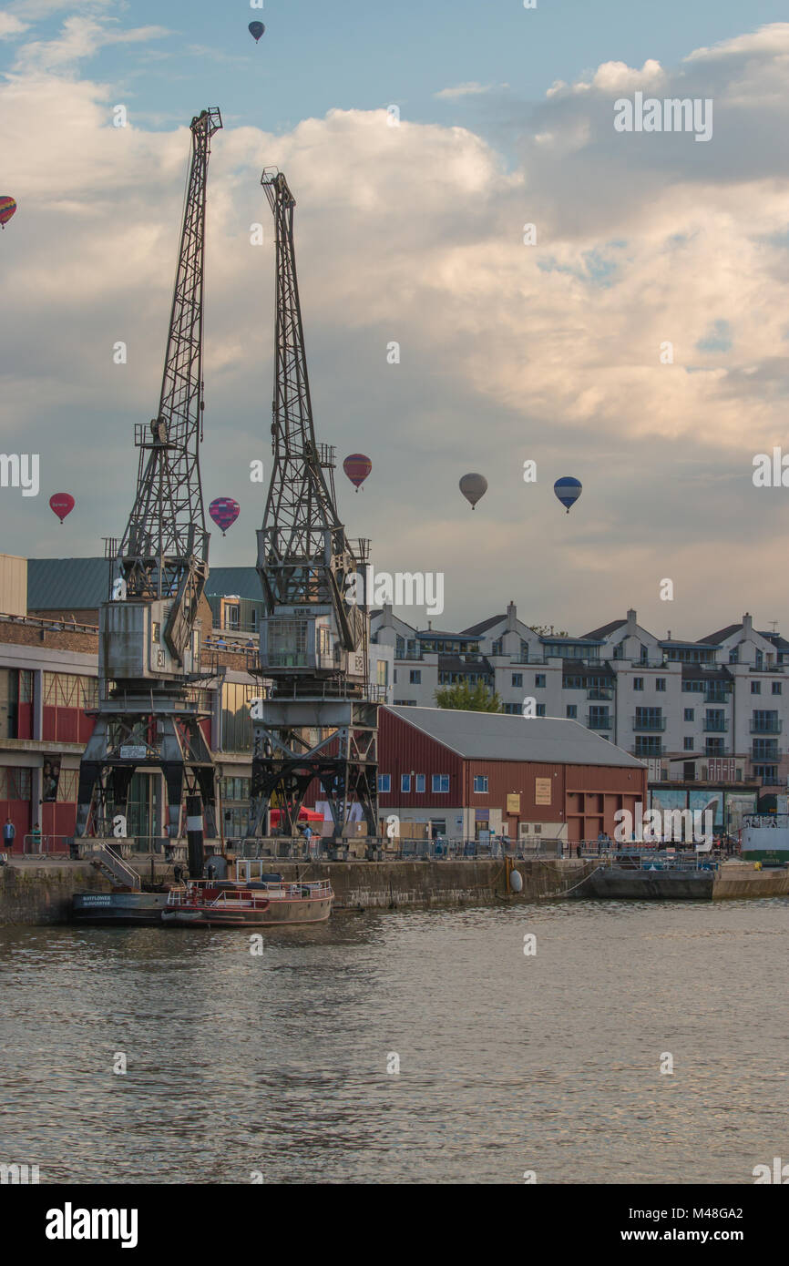 Ballons flottant sur le port de Bristol Banque D'Images