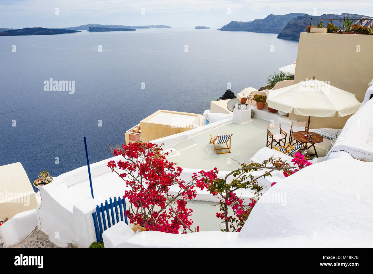 Terrasses et des patios luxueux Oia Banque D'Images