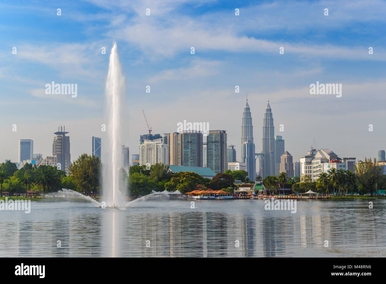 Kuala Lumpur City skyline at au parc Titiwangsa, Malaisie Banque D'Images