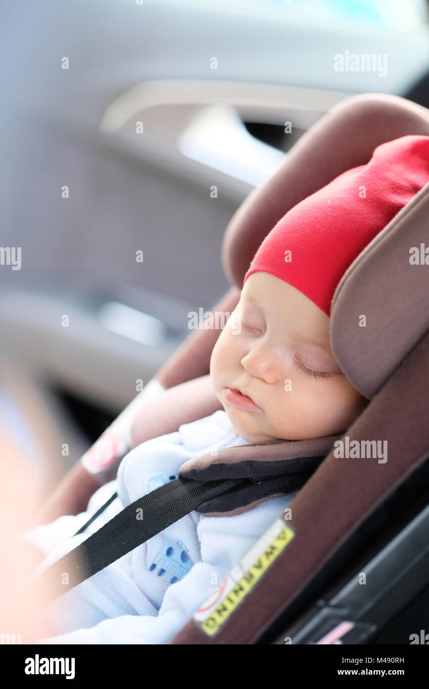 Baby sleeping in car seat Banque D'Images