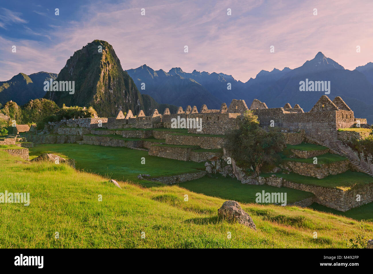 Machu Picchu en matin rose. Vieille ville inca au Pérou Banque D'Images