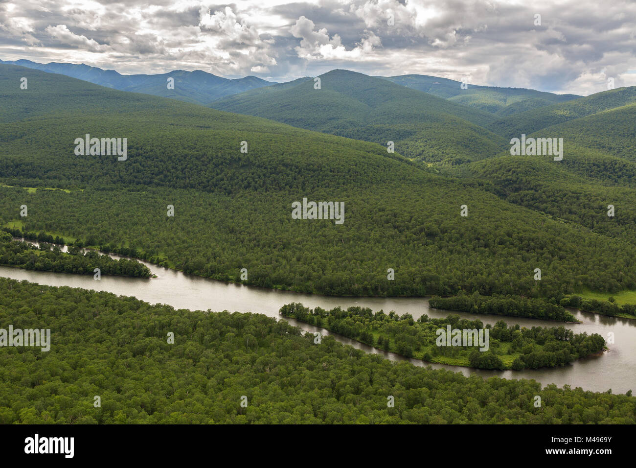 River Zhupanova. La réserve naturelle de Kronotsky sur la péninsule du