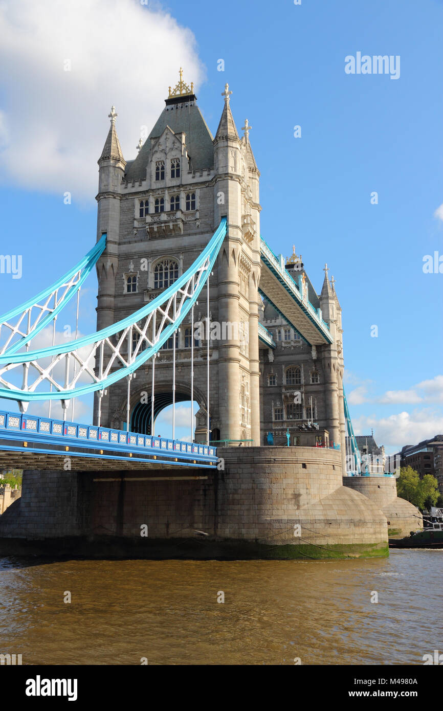 Londres, Royaume-Uni, le célèbre Tower Bridge. Ancien monument. Banque D'Images