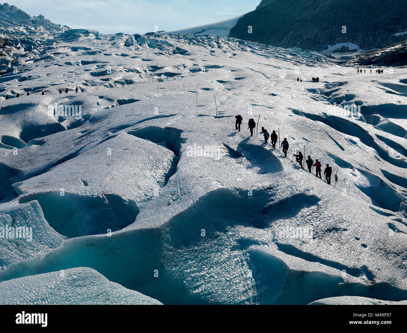 Grand groupe de personnes en randonnée sur glacier Jostedalsbreen Baedalsbreen, Parc National, la Norvège, août 2008. Banque D'Images